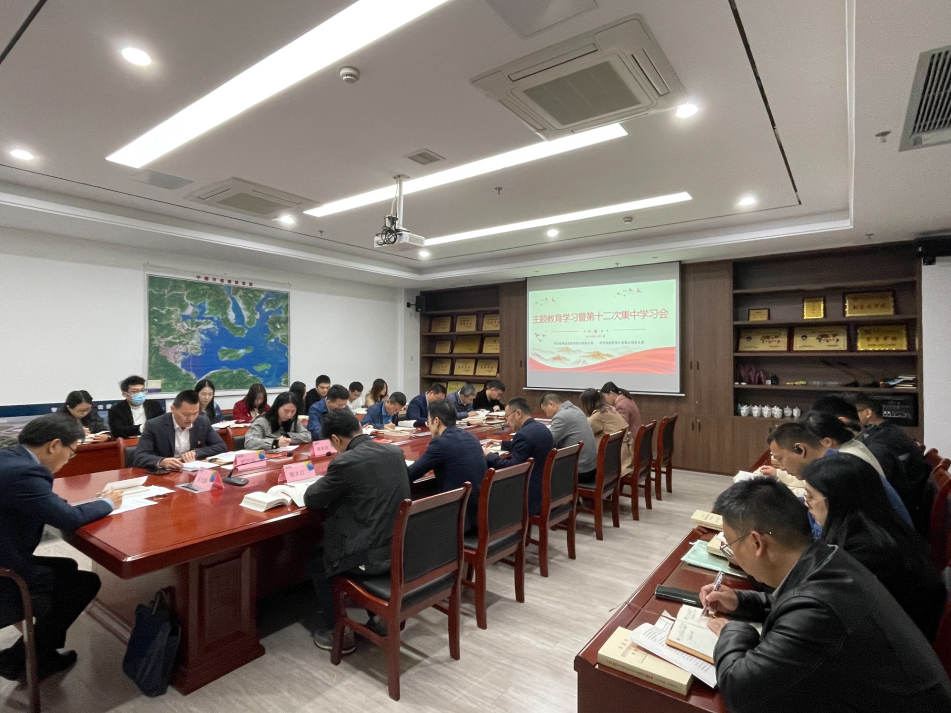 市永利集团物流集团党支部 市永利集团勘察设计公司党支部联合召开主题教育学习会,叶岚清摄2.jpg